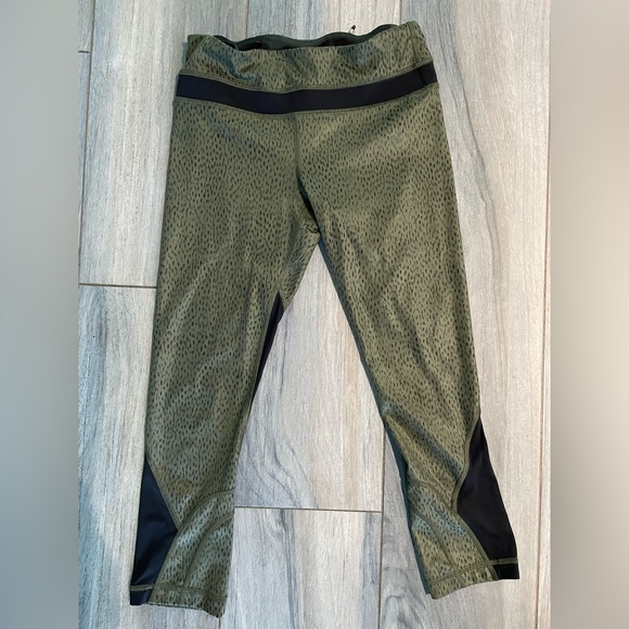 Lululemon Army Green with Spots Capri Leggings - Picture 1 of 3